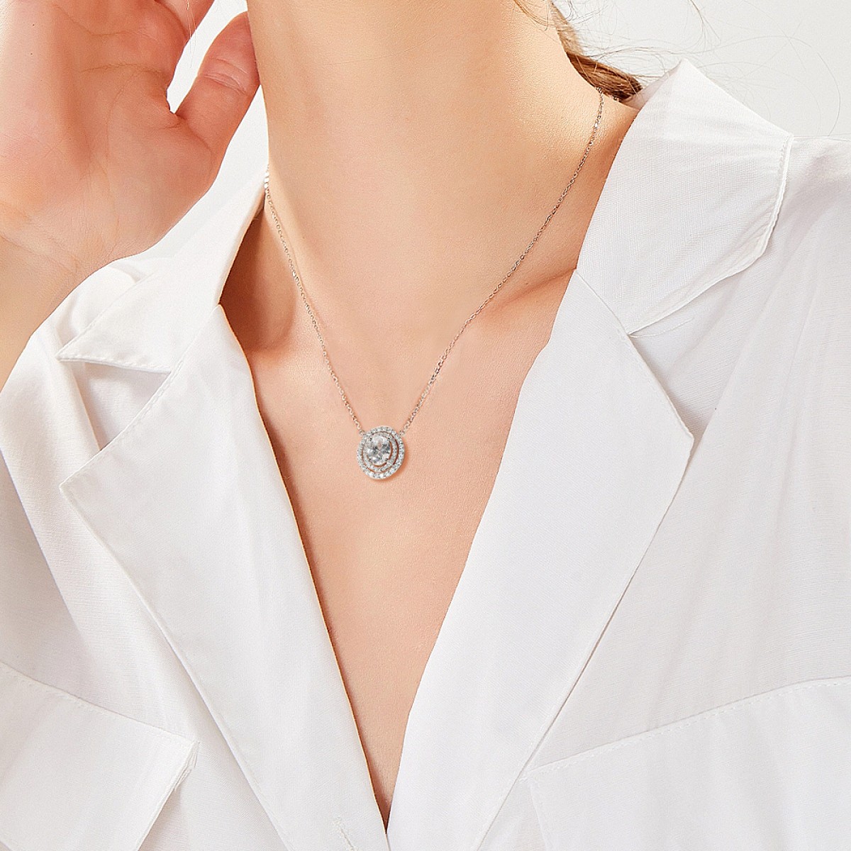 Galaxia - Pendentif en moissanite taille ovale avec double halo cerclé