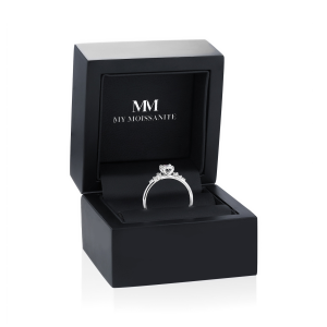 Ovaline - Bague en moissanite ovale avec pierres latérales discrètes