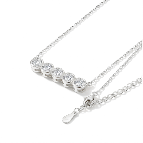 Quinta - Collier à cinq pierres en moissanite en serti clos