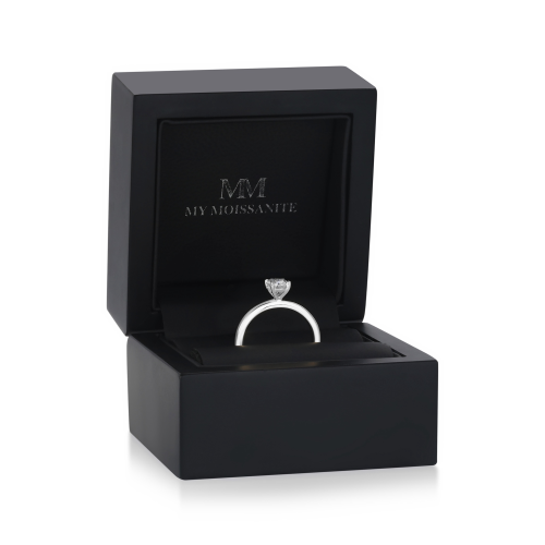 Ovalique - Bague de fiançailles solitaire classique en moissanite ovale