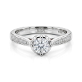 Celeste - Bague de fiançailles en moissanite avec des pierres latérales serties en pavé