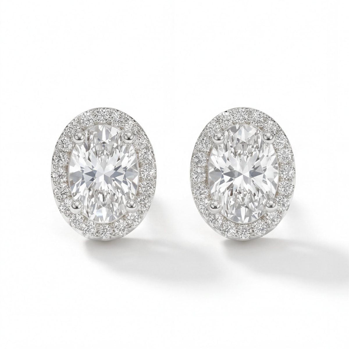 Ellipse - Puces d’oreilles en moissanite ovale en serti halo