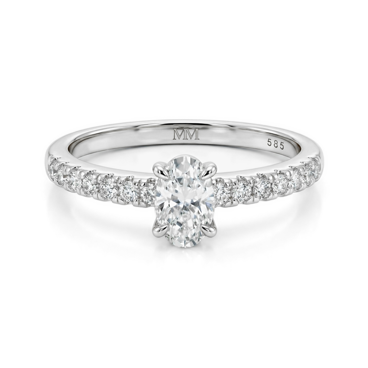 Nina - Bague en moissanite ovale avec pierres latérales serties en pavé
