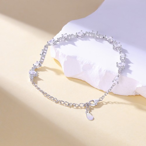 Perlette - Bracelet en moissanite taille poire à la symétrie élégante