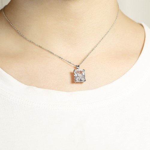 Quadra - Pendentif solitaire classique en moissanite de taille radiant