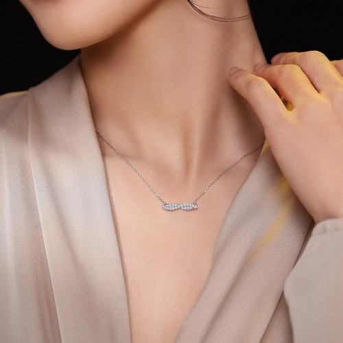 Astrid - Collier en moissanite d’inspiration marquise avec serti pavé