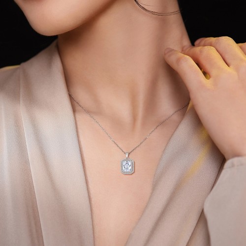 Cristallo - Collier avec pendentif en moissanite taille radiant à double halo