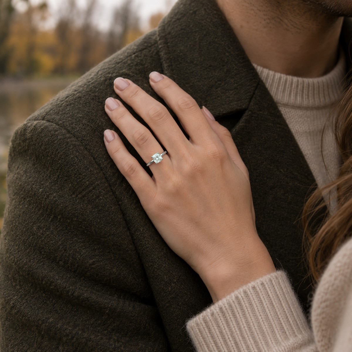 Altessa - Bague de fiançailles solitaire en moissanite taille coussin avec serti haut à quatre griffes