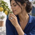Wisteria - Bague en moissanite ovale avec anneau en forme de sarment torsadé
