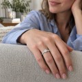 Juliette - Bague de fiançailles en moissanite ronde avec anneau pavé