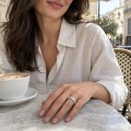 Duetta - Bague d’éternité en moissanite ronde avec motifs en X