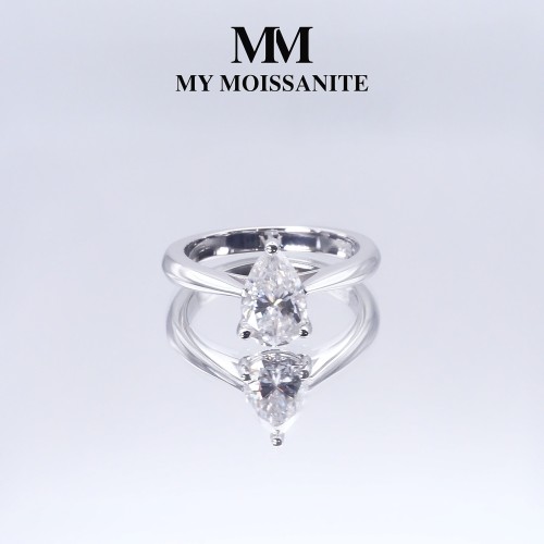 Larissa - Bague solitaire avec moissanite taille poire