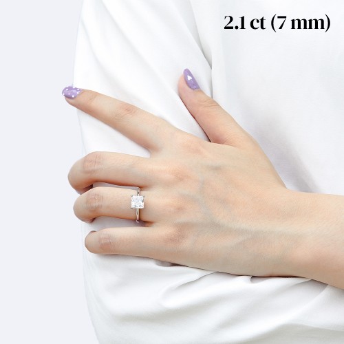 Iris – Bague solitaire en moissanite taille princesse
