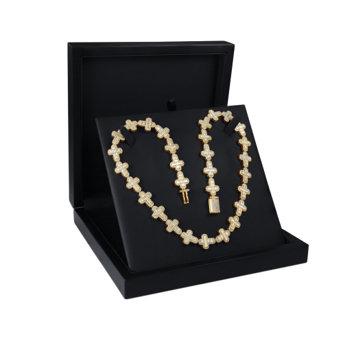 Virtuoso - Chaîne avec croix en moissanite taille émeraude, serti pavé et fermoir remarquable